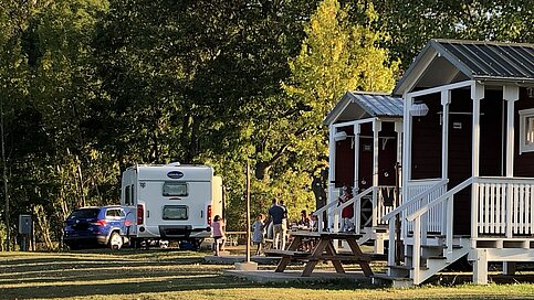 Camping_mit_oder_ohne_eigenes_Zuhause_im_Camping_Drei_Gleichen